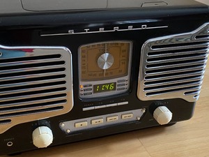 lot 103 image: TEAC Replica Vintage Radio