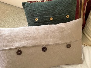 lot 112 image: Decorative Throw Pillows and Queen Duvet Cover