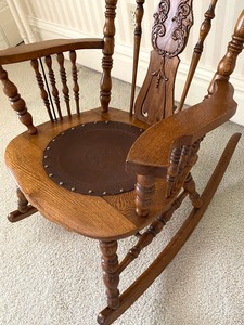 lot 114 image: Antique Rocking Chair