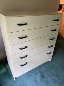 lot 177 image: 5 Drawer Wooden Dresser