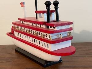 lot 194 image: Wooden Riverboat Musical Piece