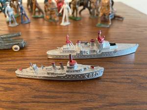 lot 202 image: Amazing Lot of Vintage Metal Figures