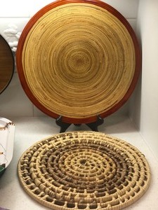 lot 35 image: Assortment of Placemats and Trays