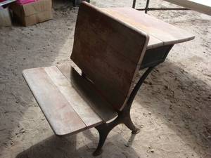 lot 22 image: Vintage School Desk