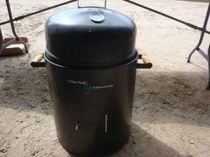 lot 23 image: Char Broil Smoker