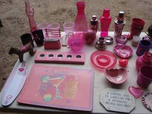 lot 28 image: Pink Decor