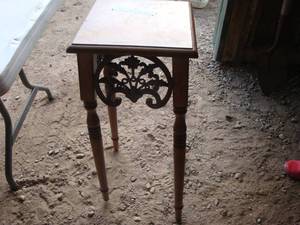 lot 42 image: Table