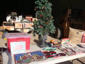lot 52 image: Christmas Items
