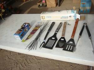 lot 114 image: Grill Tools