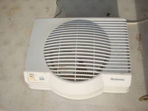 lot 115 image: Holmes Humidifier