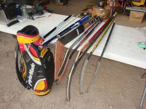 lot 129 image: Taylor Made r7 Golf Bag, etc