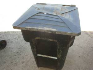 lot 132 image: Amerikart Garbage Can