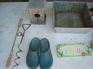 lot 136 image: Garden Gear and Shlock