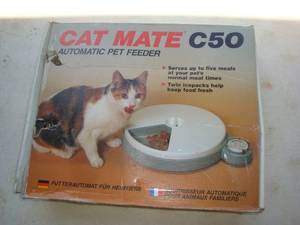 lot 145 image: Automatic Pet Feeder