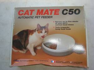 lot 146 image: Automatic Pet Feeder