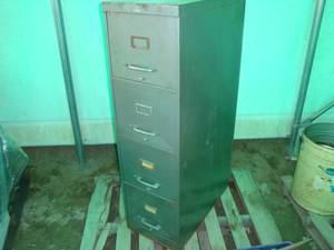 lot 152 image: 4 Drawer File Cabinet