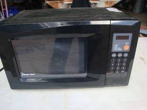 lot 65 image: Magic Chef Microwave