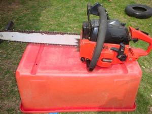 lot 8 image: Craftsman 18 Chainsaw