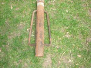 lot 5 image: Post pounder