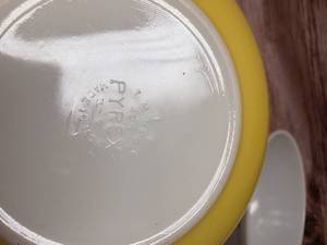 Pyrex 3 Mixing Bowls