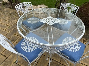 Wonderful Round Vintage Patio Table and Chairs