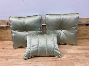 Lot of 3 Decorative Pillows