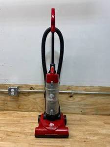 DIRT DEVIL Quick-Lite Cyclonic Vacuum Cleaner