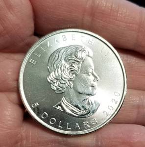 2020 CANADA $5 SILVER MAPLE LEAF 1 TROY OZ .9999 FINE SILVER