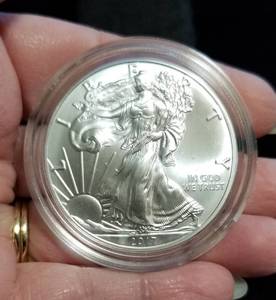 2017 AMERICAN SILVER EAGLE 1 TROY OZ. .999 FINE SILVER IN AIRTITE