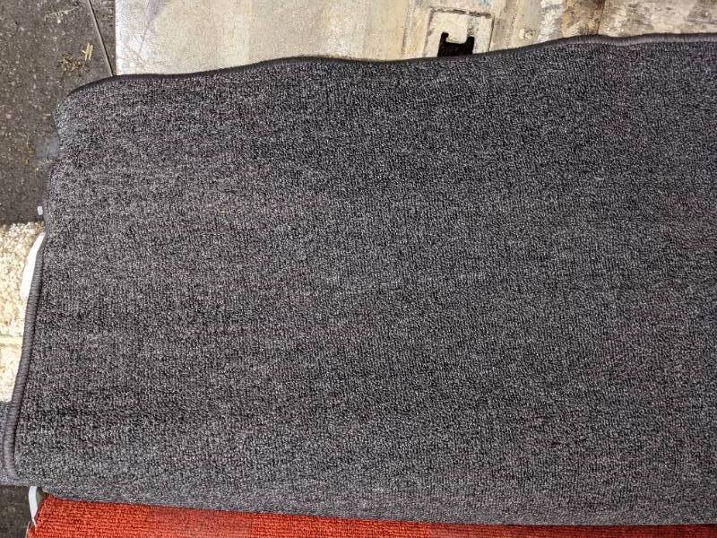 lot 18 image: Mainstays 5 x 7 Dark Gray Area Rug