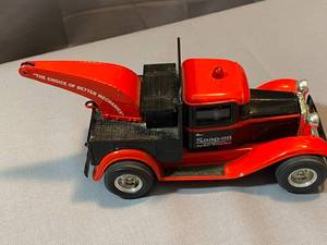 lot 88 image: Snap-On Limited Edition 1930 Model A Tow Truck Diecast Coin Bank