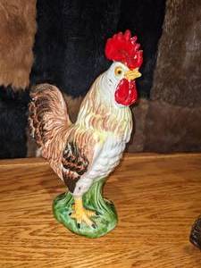 lot 100 image: Collectible Decorative Roosters