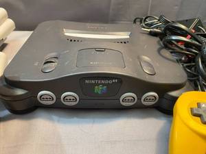 lot 90 image: Nintendo 64, 13 Games and Cords