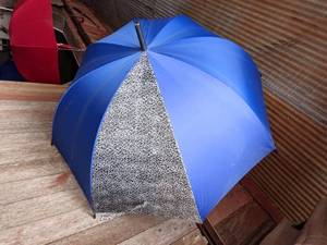 lot 112 image: Aramis Traveling Companion Sampling Umbrella, New