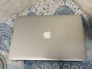 lot 162 image: Macbook Air for Parts