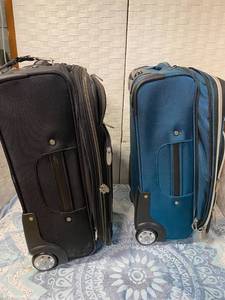 lot 58 image: 2 Embark Rolling Luggage Pieces