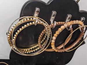 lot 172 image: Assorted Bracelets