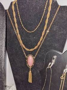 lot 171 image: Vintage Costume Jewelry