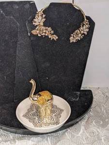 lot 176 image: Unique Open Collar Necklace & Elephant Trinket Dish