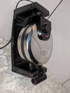 lot 55 image: Bella Sensio Rotating Waffle Maker