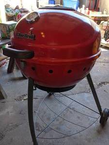 lot 2 image: Char-Broil TRU-Infrared Kettleman Charcoal Grill