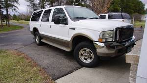 lot 2 image: 2002 Ford Excursion Diesel