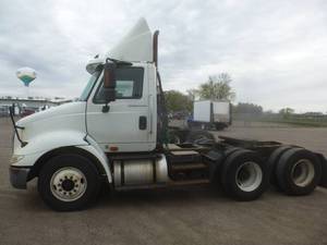 2007 International 8600 Semi # 1382