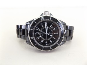 lot 17 image: WORKING Chanel J12 Ceramic Wrist Watch