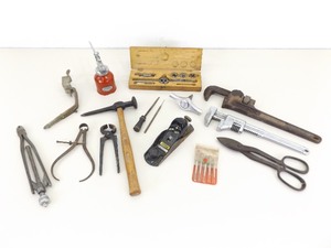lot 28 image: Lot of Antique and Vintage Hand Tools