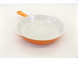 lot 89 image: Newer 6.5 Le Creuset Skillet
