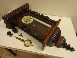 lot 517 image: VINTAGE REGULATOR CLOCK