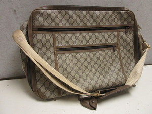 lot 602 image: VINTAGE GUCCI LUGGAGE BAG