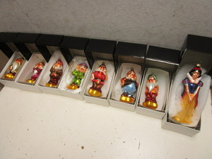 lot 613 image: SNOW WHITE AND THE SEVEN DWARVES GLASS ORNAMENT SET, CHRISTOPHER RADKO DESIGNED