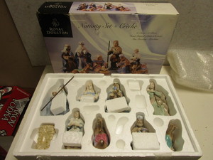 lot 616 image: ROYAL DOULTON FINE PORCELAIN NATIVITY SET